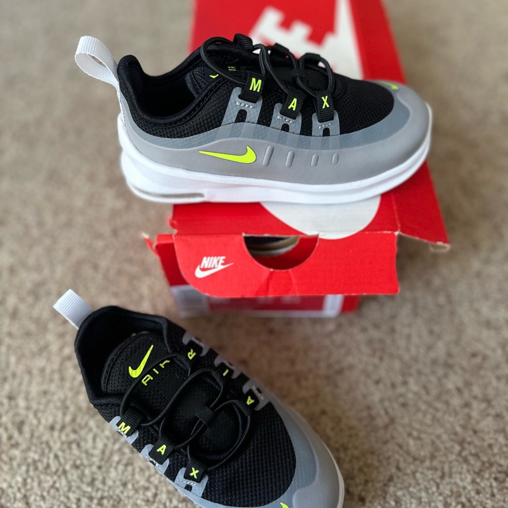 Nike Air Max Axis Kids Sneakers shoes Black and Gray with Neon Accents